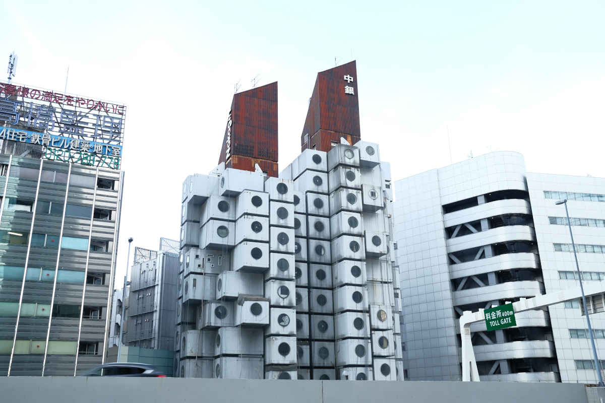 Edificio Movimento Metabolista: veduta del Nakagin Capsule Tower prima dell'abbattimento