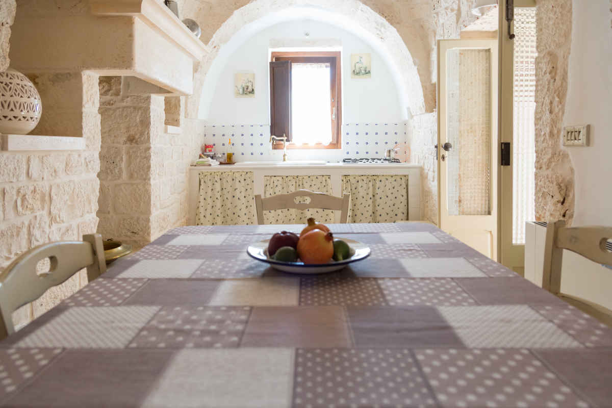 cucina in trullo salentino ristrutturato