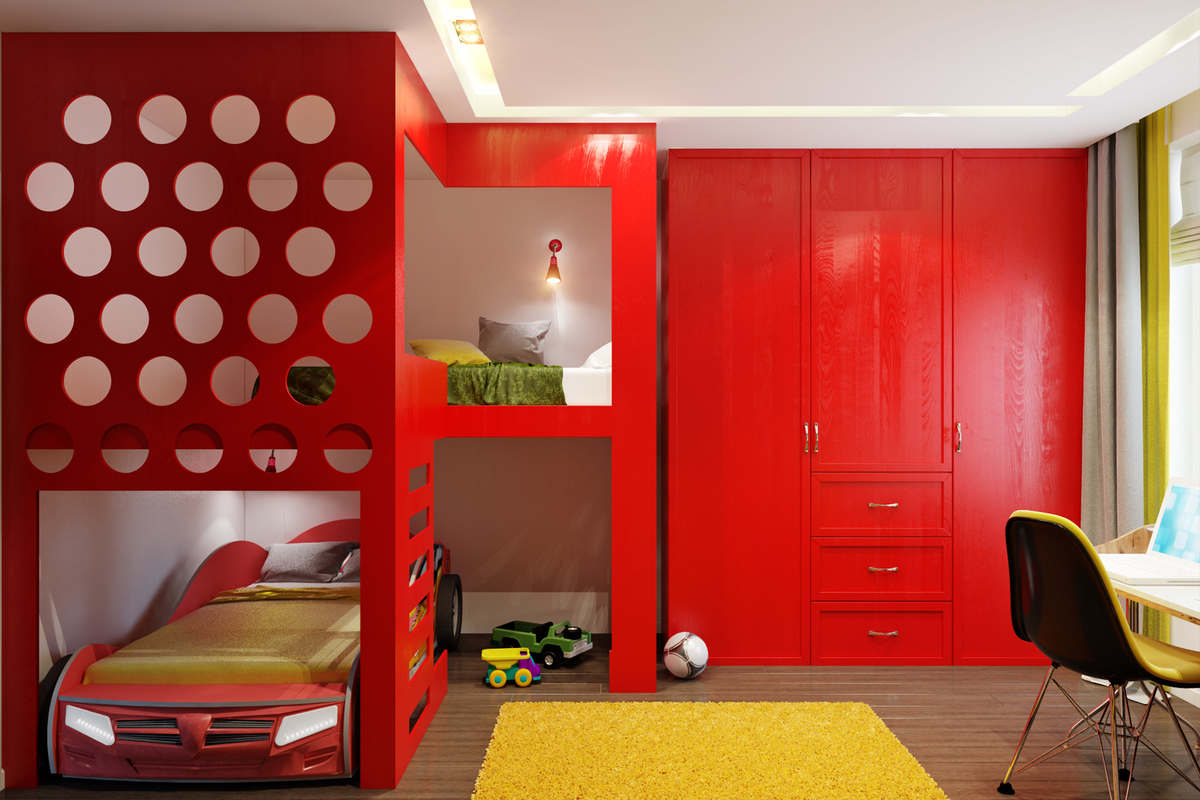 cameretta con mobili e struttura per letto a castello di colore rosso, il letto inferiore a forma di macchina, tappeto giallo e sedia