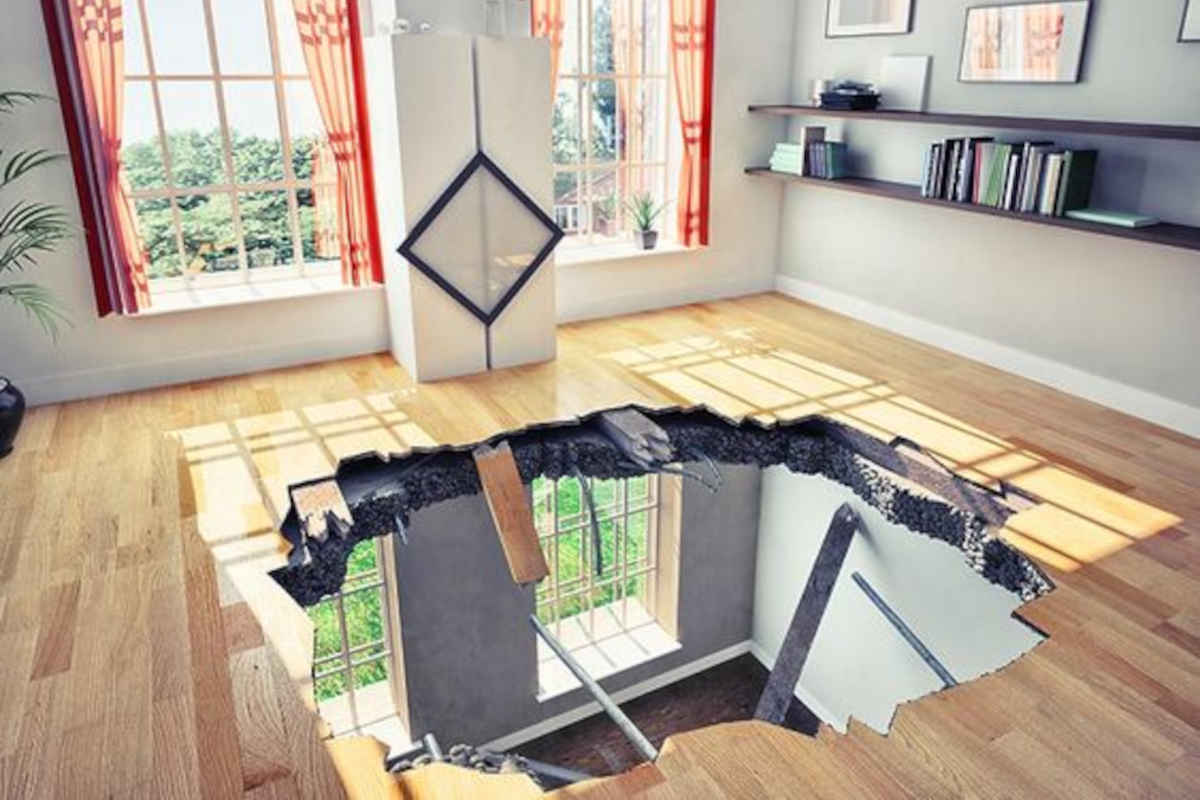 soggiorno con suggestiva pavimentazione in resina 3d