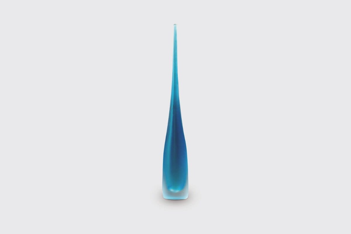 Vaso di design blu in vetro soffiato