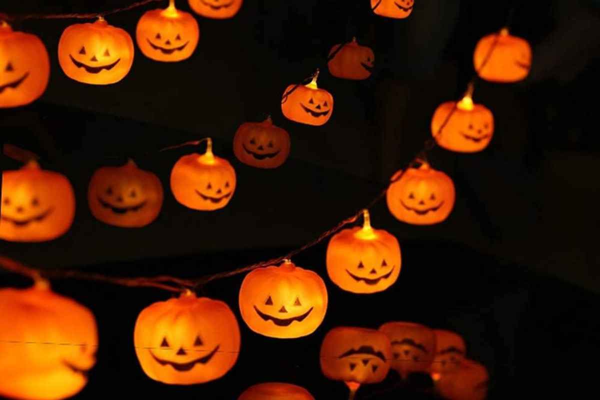 Catena di luci per Halloween da esterno con lampadine a forma di zucche
