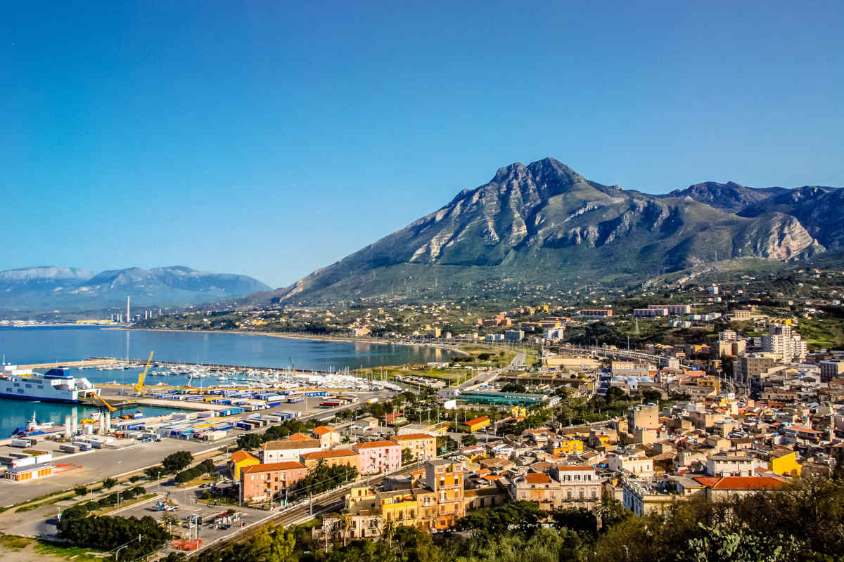 vista panoramica di termini imerese, comune dove si comprano case a un euro