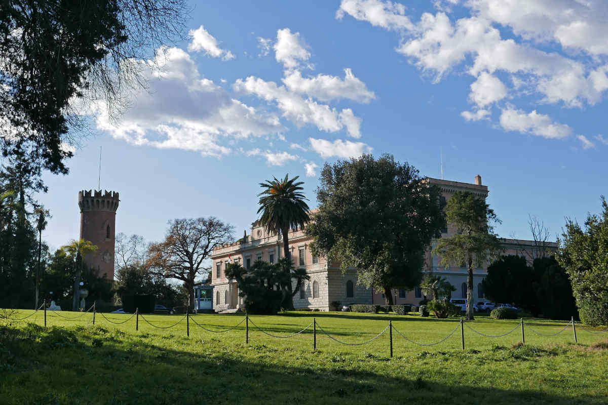 edificio villa reale in villa ada a roma