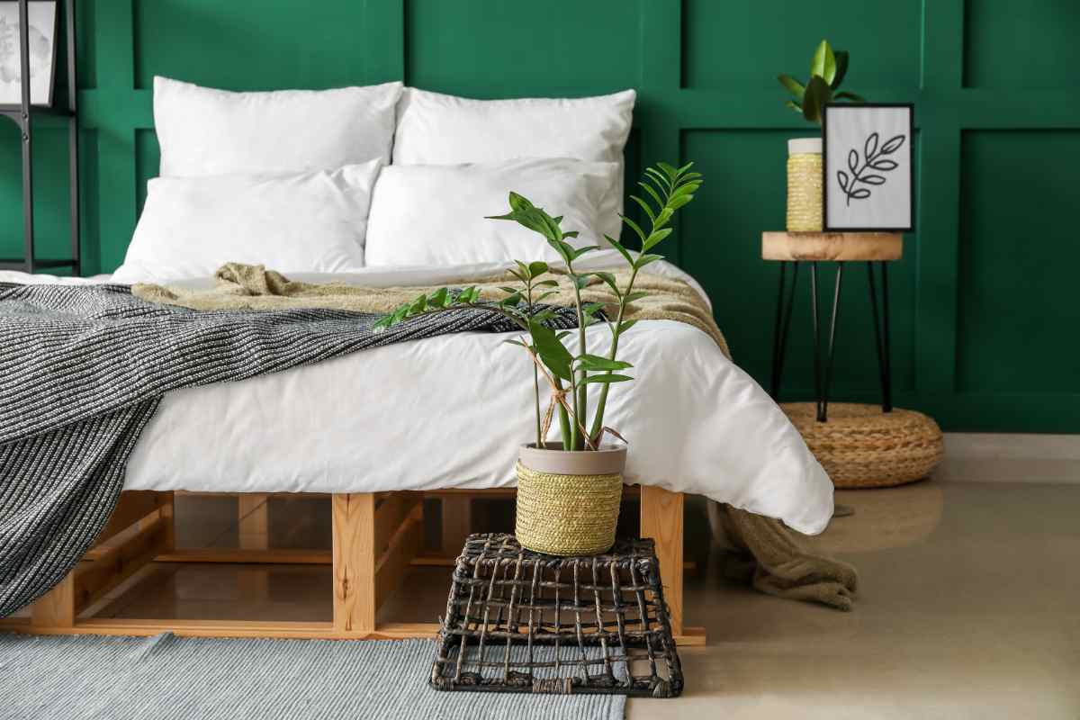 camera da letto con elementi realizzati con le idee di riciclo per arredare