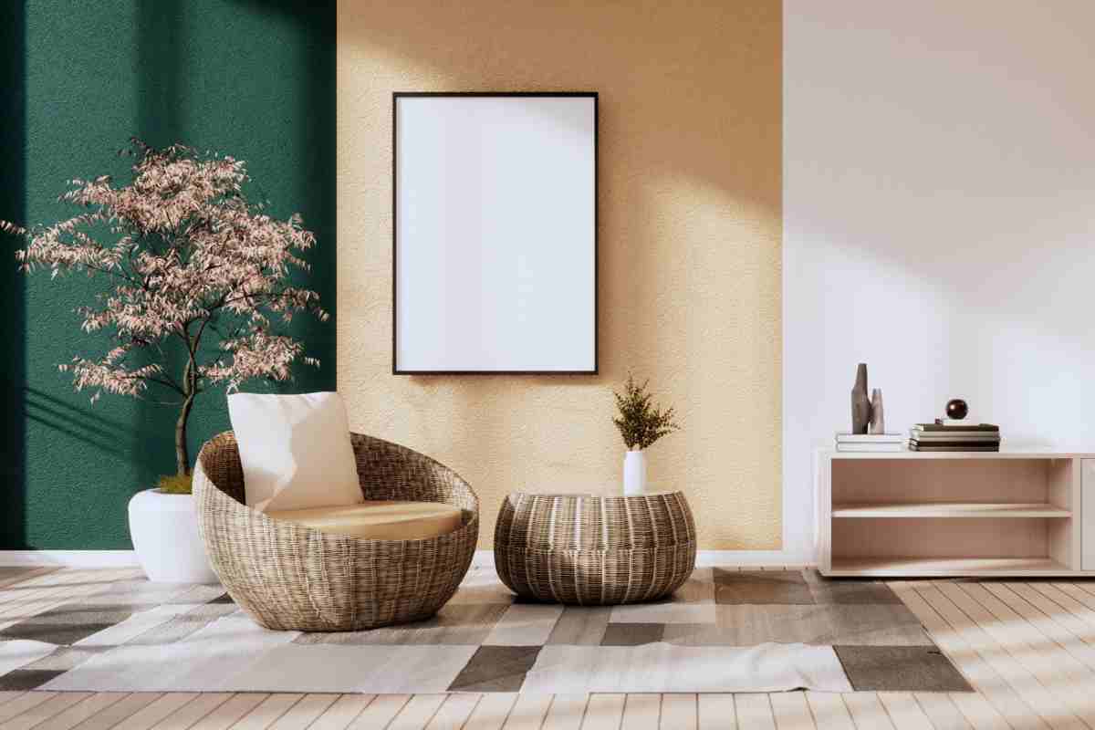 Soggiorno bianco e legno con pareti colorate