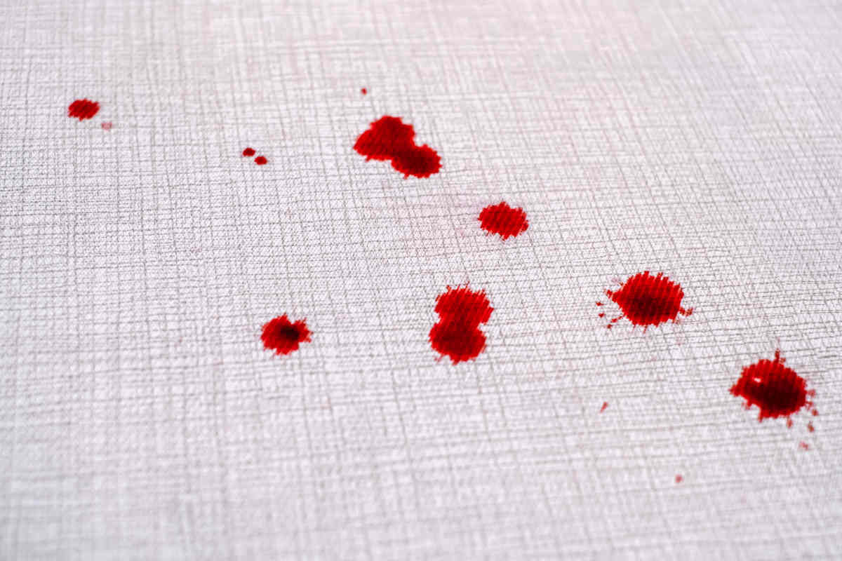 parete con macchie di sangue da pulire