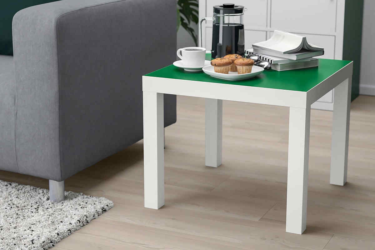 tavolino lack ikea personalizzato in soggiorno con divano grigio