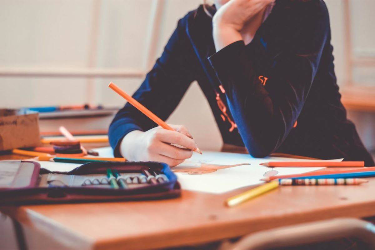 ragazzi che studiano