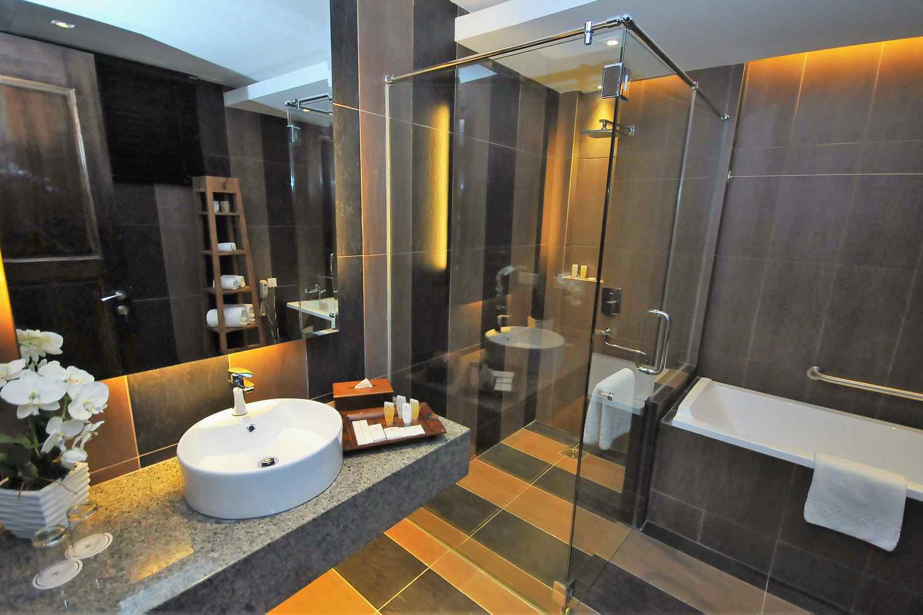 Box doccia di design in un bagno moderno