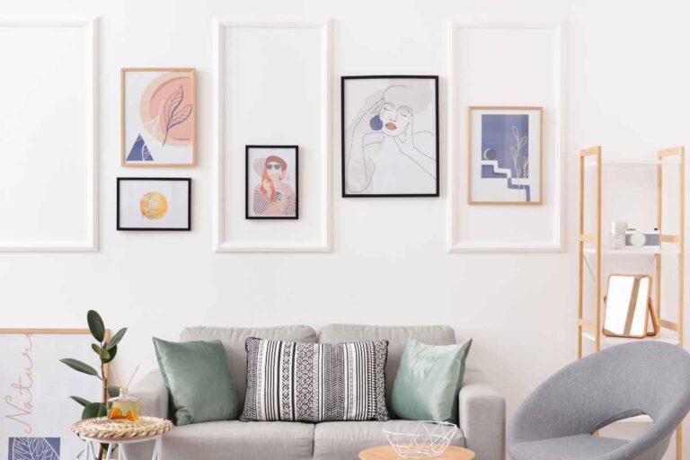 Come appendere i quadri in soggiorno: idee per la casa chic | DesignMag