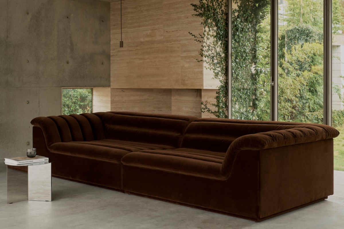 salone con Divani Float firmati da Sarah Ellison