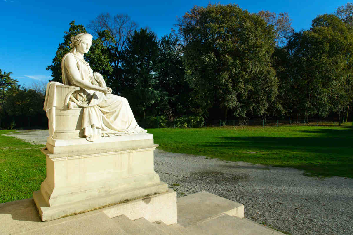 scultura nel parco di Villa Tittoni