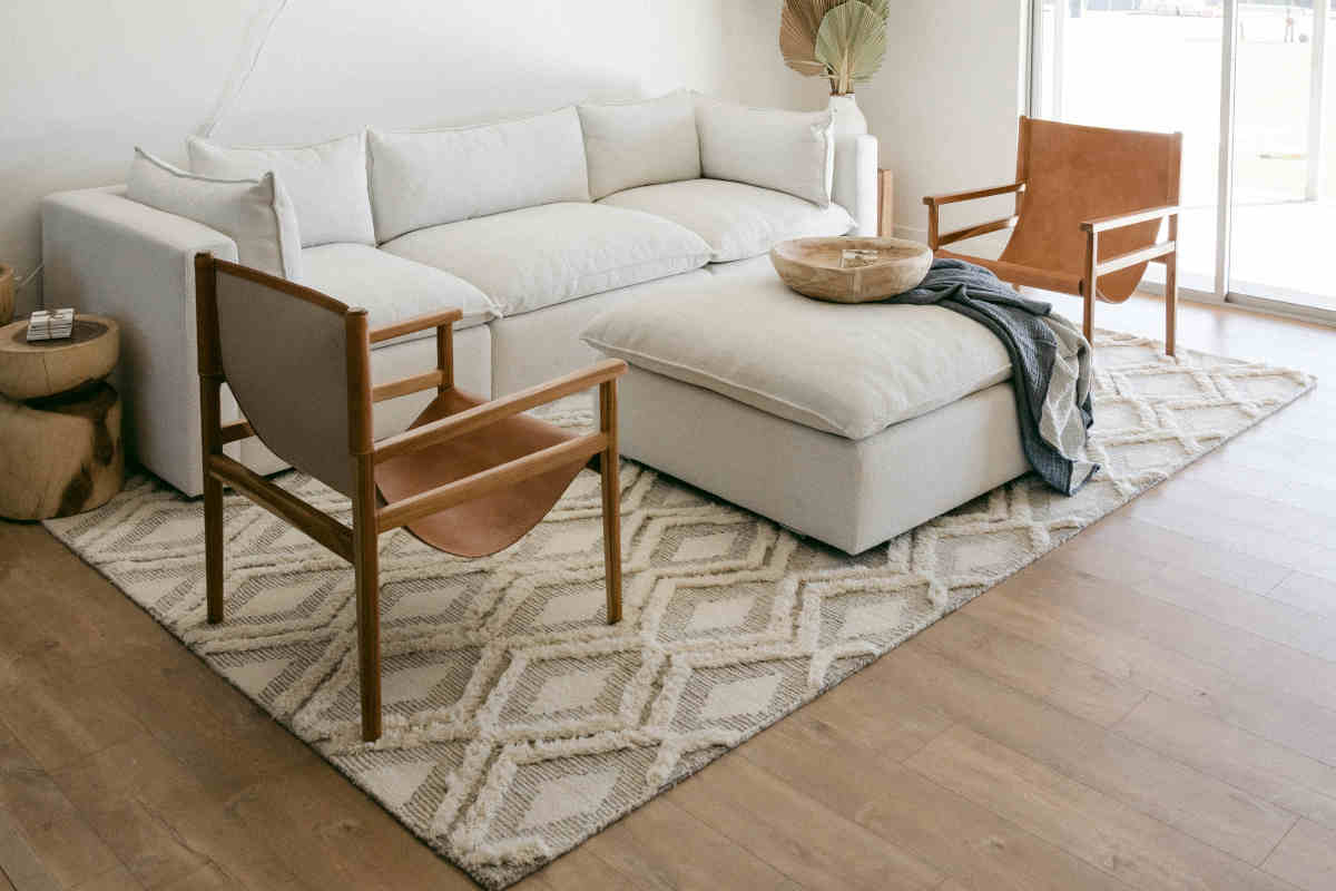 Total white e parquet: un mix mai noioso