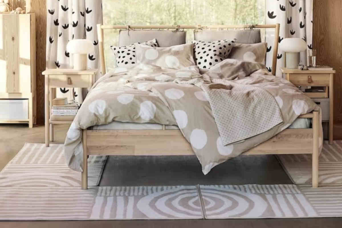 Vejstrup, il tappeto Ikea perfetto per la camera da letto