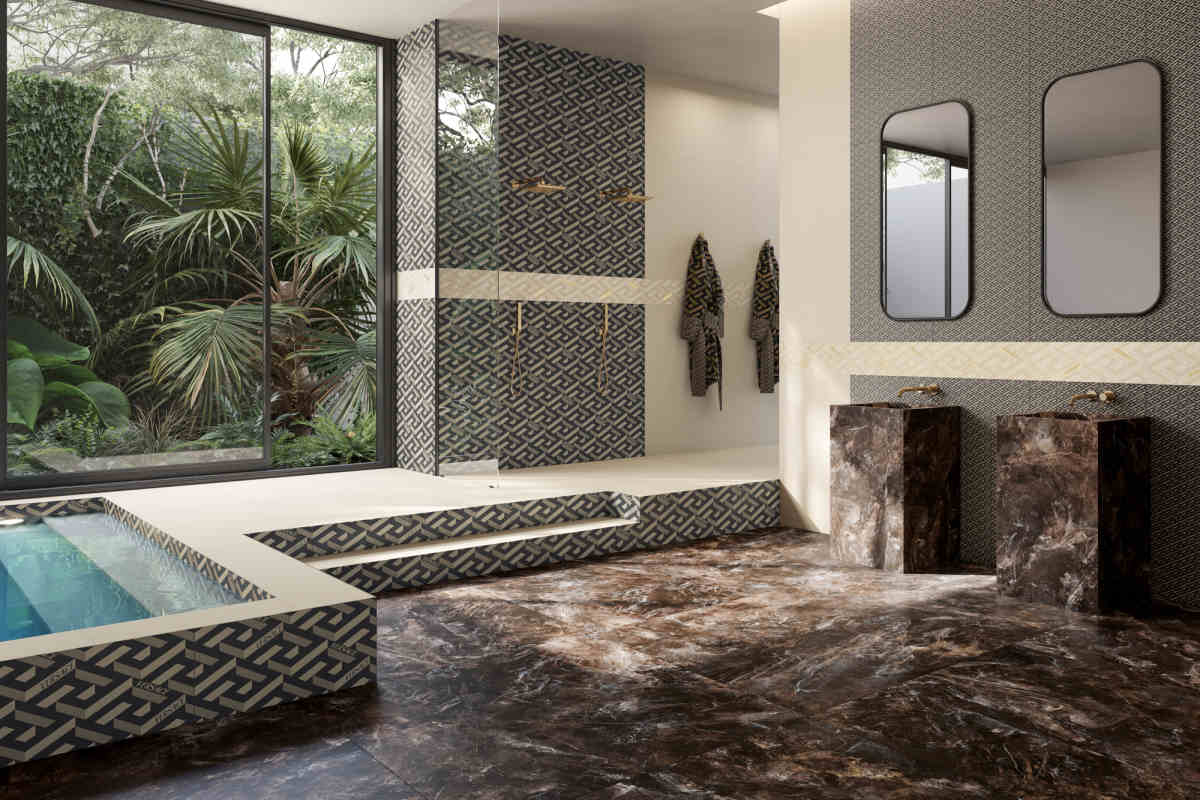 bagno di lusso con rivestimenti versace ceramics