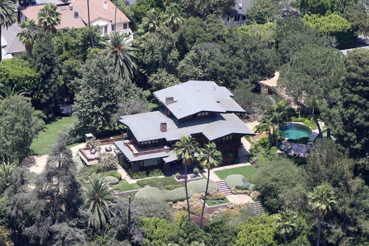 veduta aerea della villa a loz feliz di brad pitt