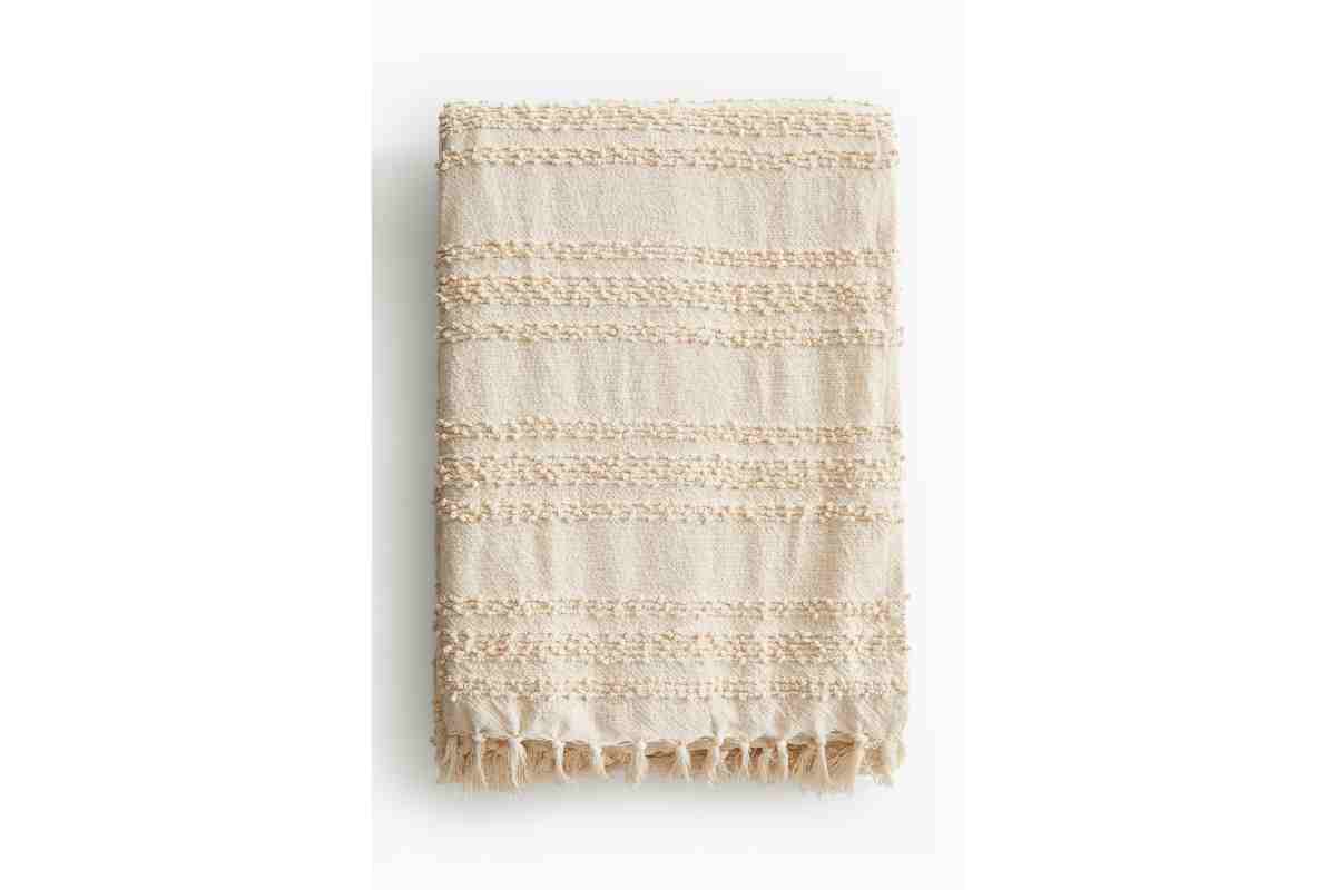 Copriletto con nappine H&M