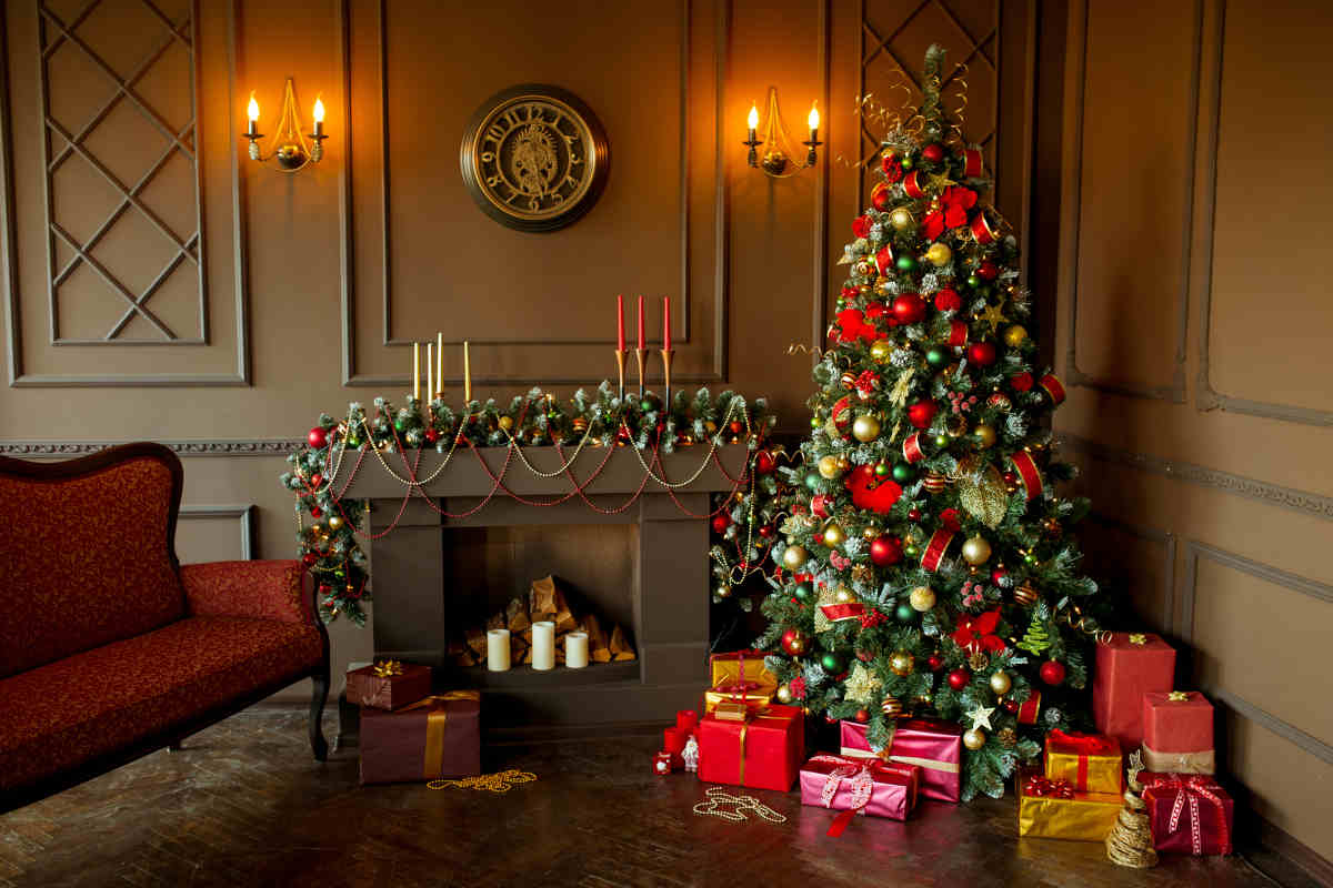 Trucchi per infoltire un albero di Natale artificiale