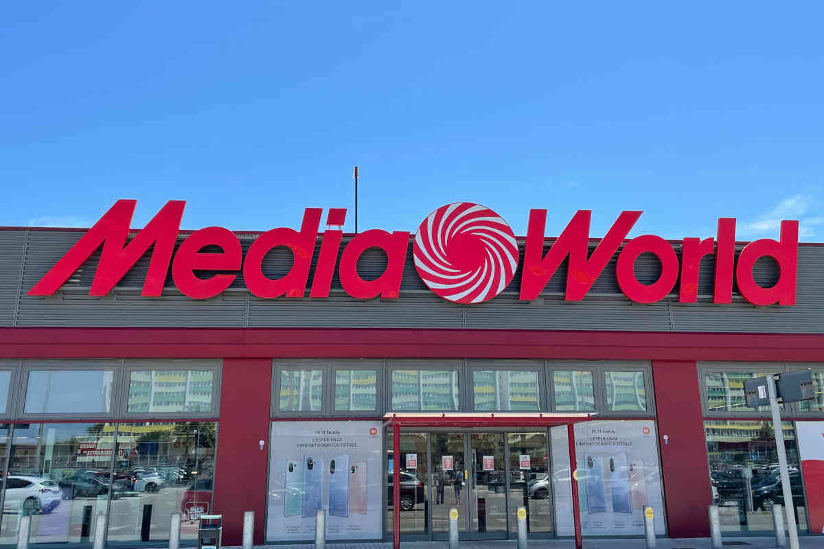 insegna di un negozio mediaworld per il black friday