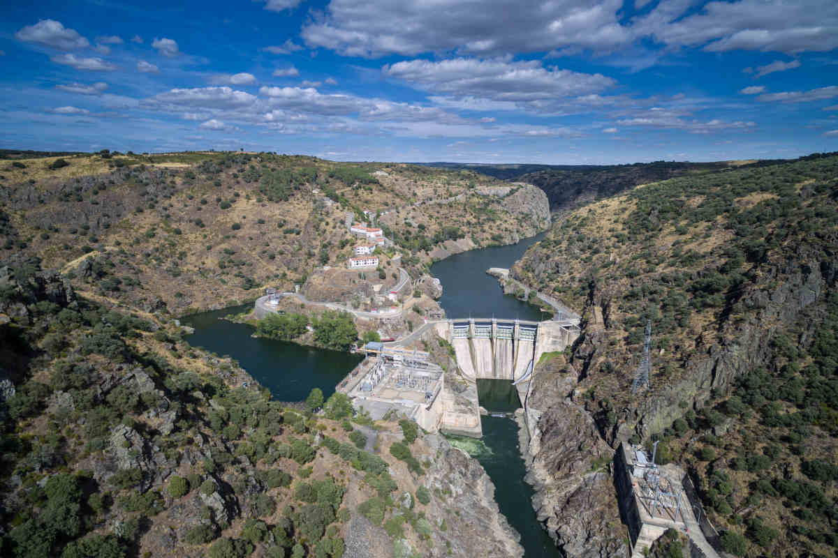 Borgo in vendita Salto de Castro in Spagna