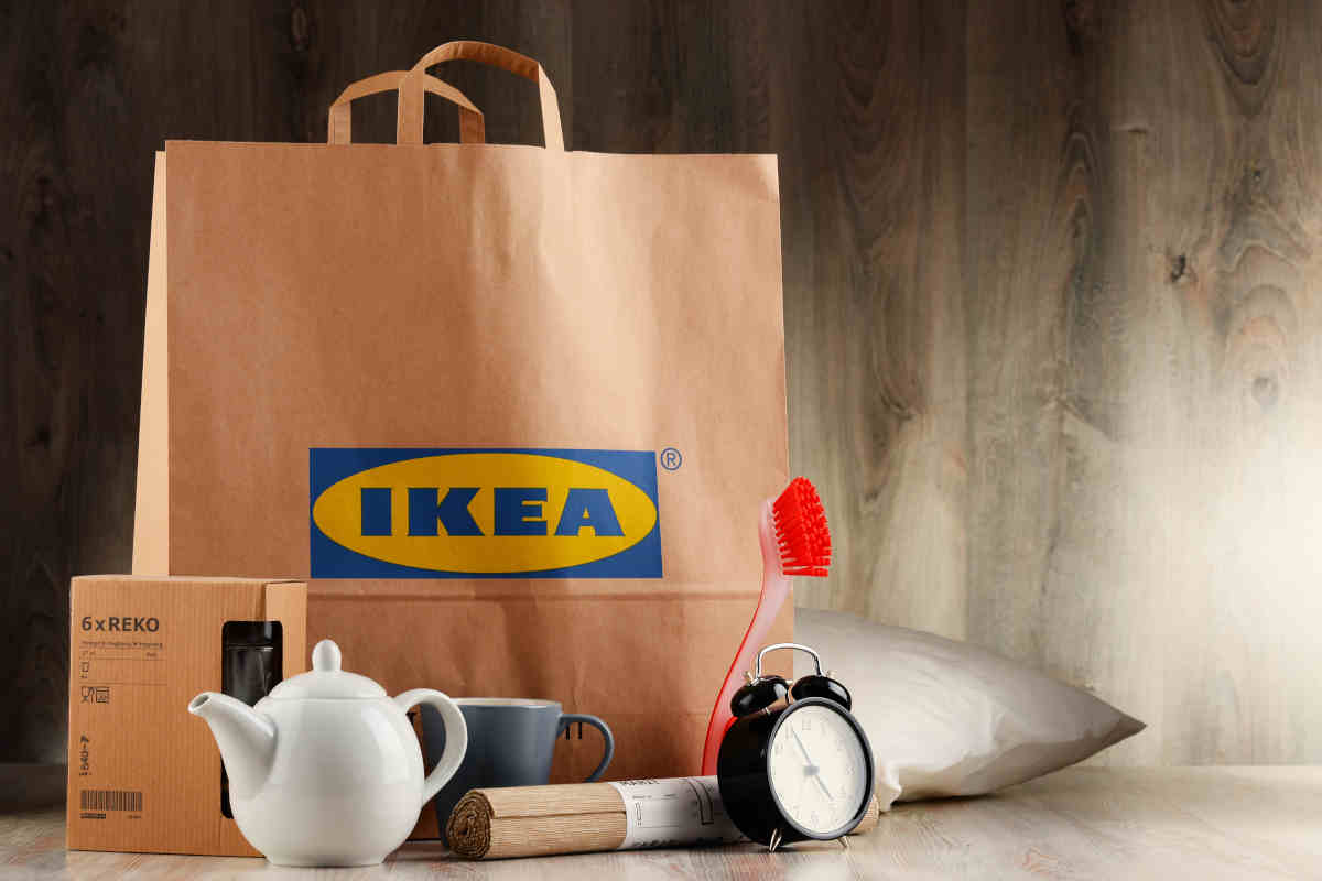 sacchetto ikea con oggetti comprati con gli sconti di novembre