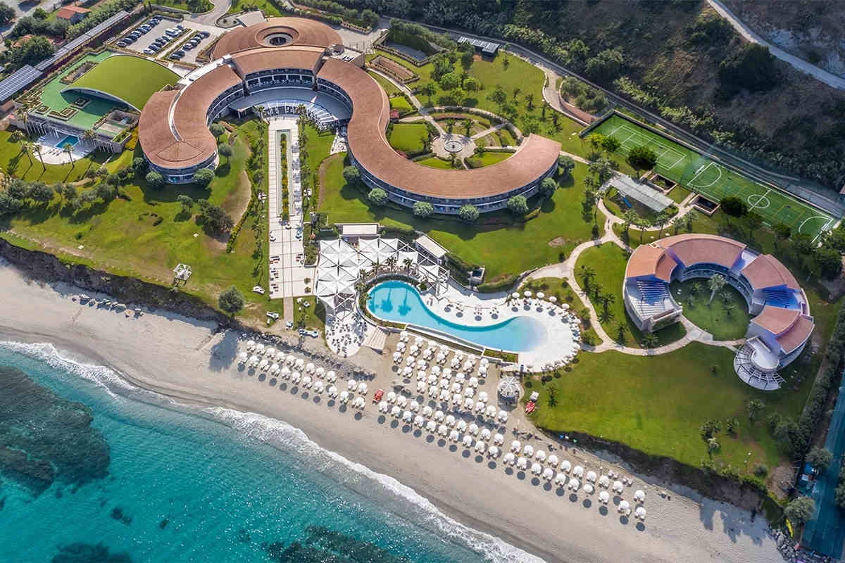 veduta aerea del Capovaticano Resort Thalasso Spa in Calabria