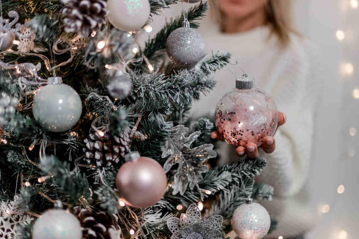 Usa il vetro e il cristallo per il tuo Albero di Natale: il risultato è magnifico