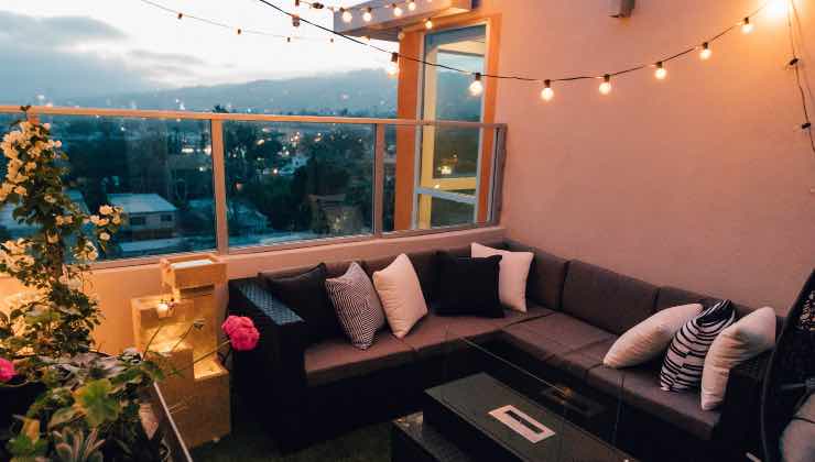 Come creare un'illuminazione di design per il balcone