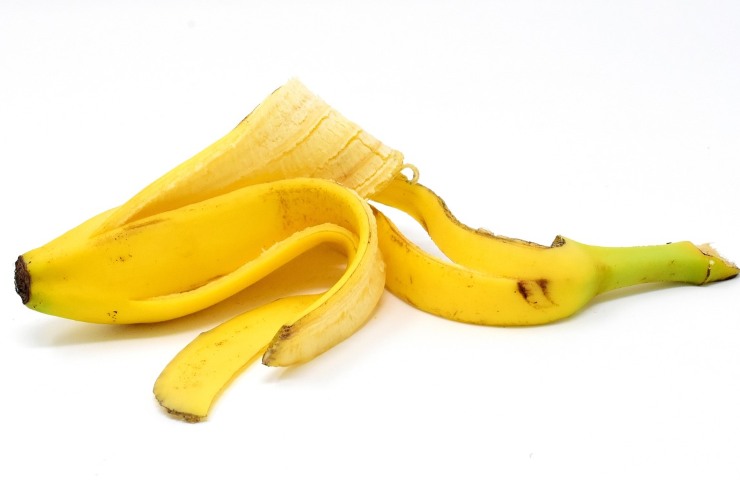buccia di banana pulizie 