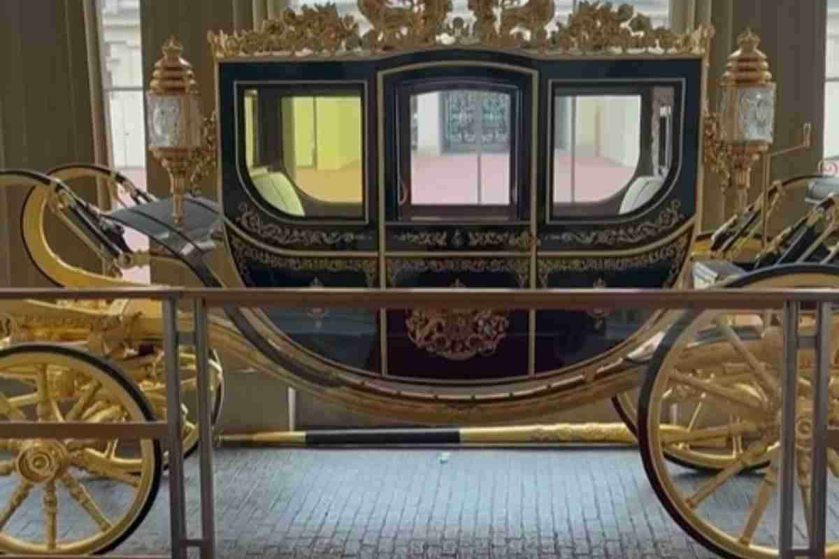 Buckingham Palace apre ai turisti, ecco le immagini delle stanze del Re
