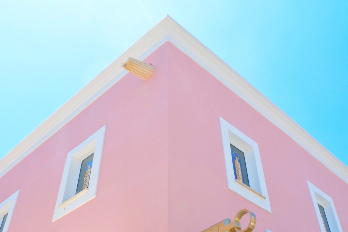 Case in stile Barbie dall’Inghilterra alla Liguria: queste 5 sono bellissime ed in vendita