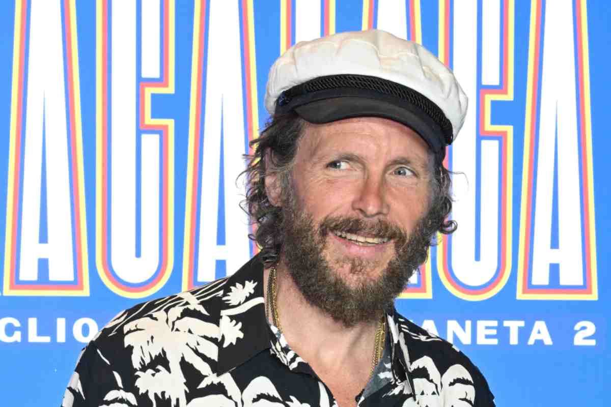 Avete mai visto la casa di Jovanotti? Tripudio di libri, quadri e colori: stile unico