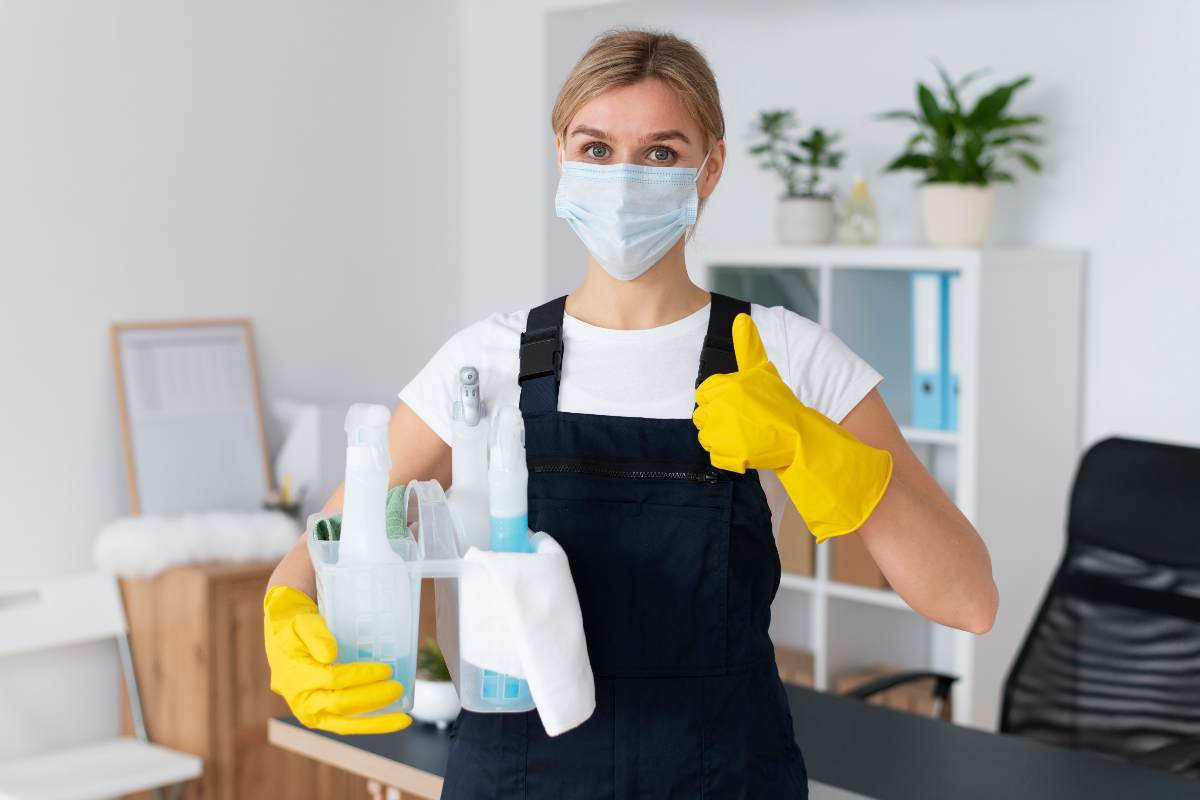 Le 5 cose che devi assolutamente fare prima che arrivi la donna delle pulizie