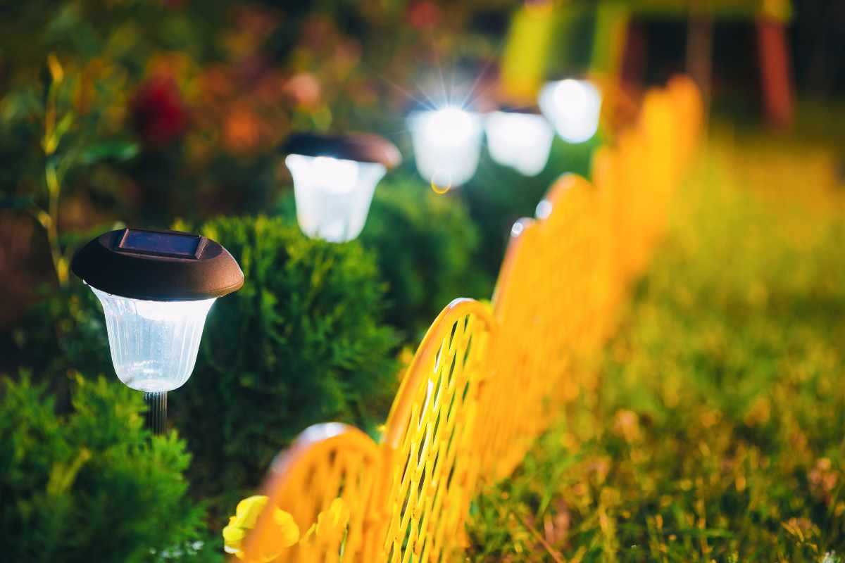 Stacca subito le lampade in giardino o in balcone e metti queste: l’effetto é spettacolare (e il risparmio pure)
