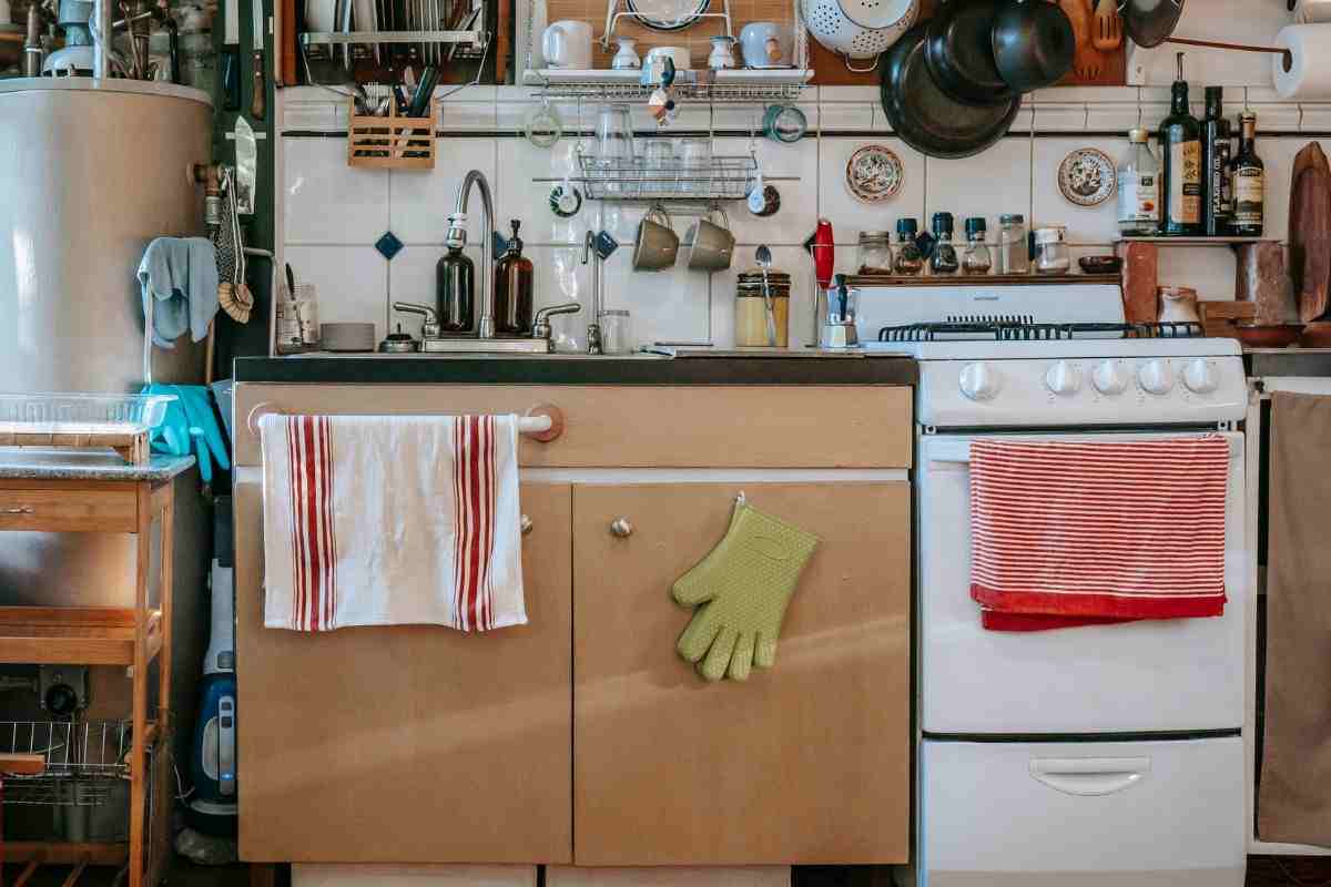 Non buttare via soldi: ecco le 10 cose che non dovresti mai comprare per la tua cucina