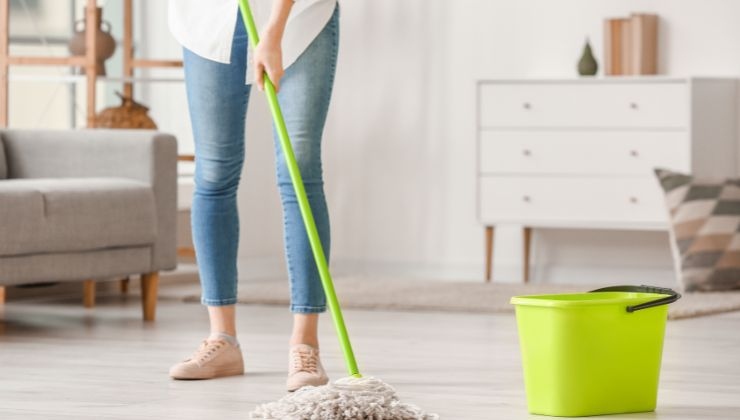 Detergente para platos para lavar el suelo.