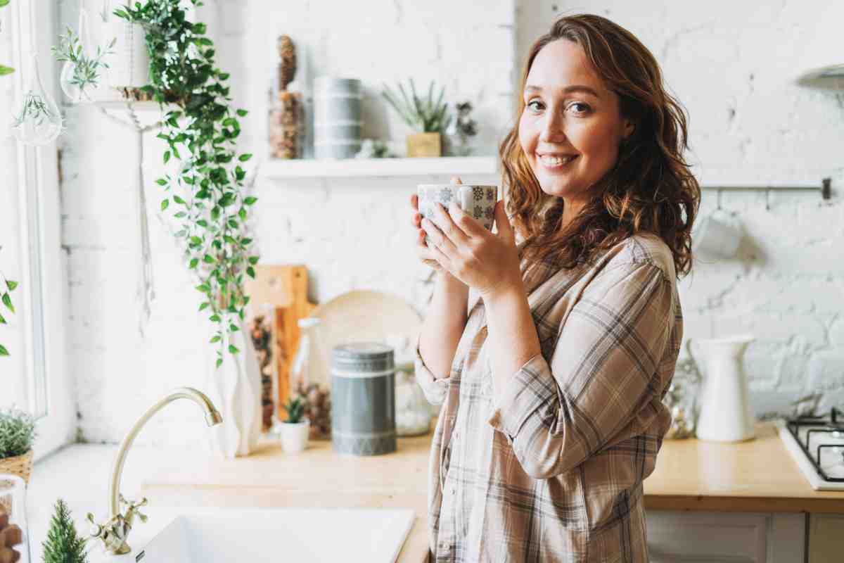 Vuoi spazio extra in cucina ma senza aggiungere altri mobili ingombranti? La soluzione pratica ed economica