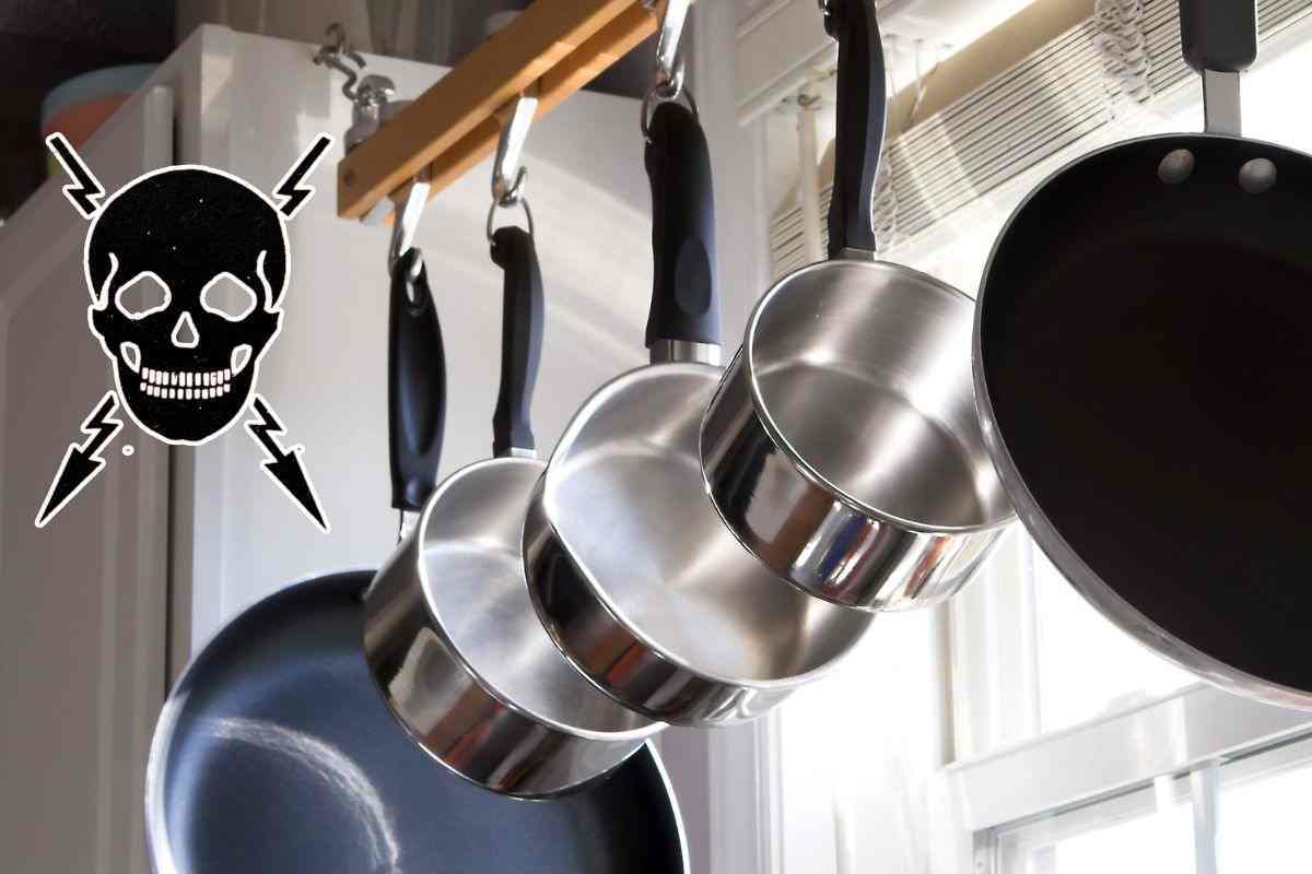 Pentole della cucina: il rischio per la salute è enorme, se c’è questo dettaglio gettale via e salvi la famiglia