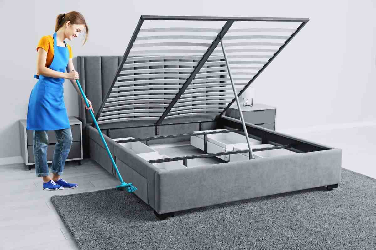 Come pulire sotto il letto: metodi pratici, veloci e infallibili
