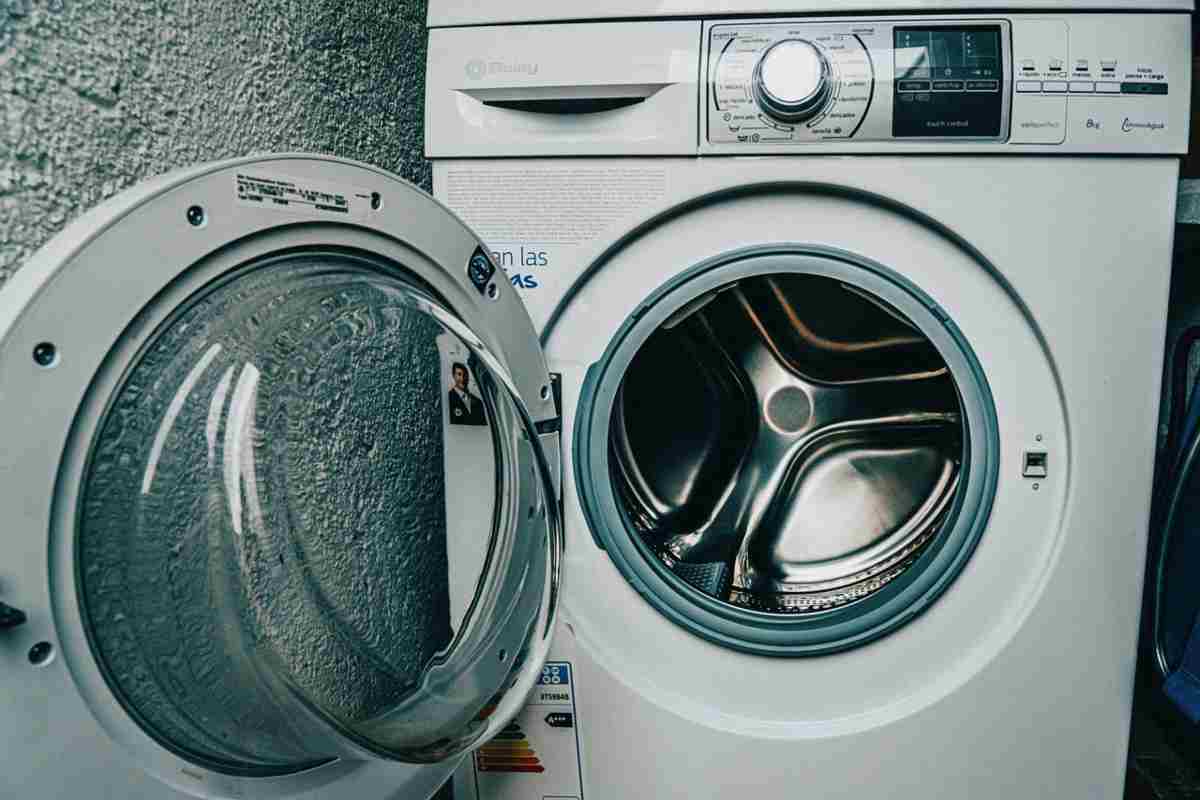 Usa questi trucchi per far vivere a lungo la tua lavatrice (e senza spendere soldi per il tecnico!)