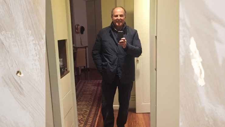 gerry scotti selfie ingresso casa