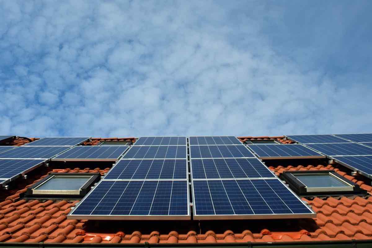 Impianto solare termico, le verità che dovete sapere: ecco quanto si risparmia e quanto costa installarlo