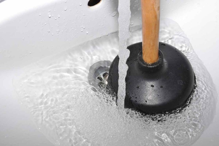 Stura doccia a vasca subito, a costo zero e senza chiamare nessuno:  l'idraulico non ti svela il metodo semplicissimo