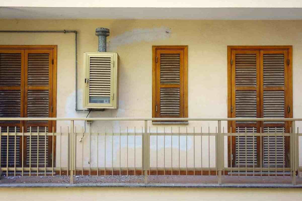 Balcone trascurato ma si può sistemare con qualche accessorio