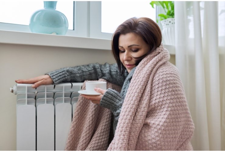 Ecco come collegare i termosifoni al camino della casa, per risparmiare sulle bollette 