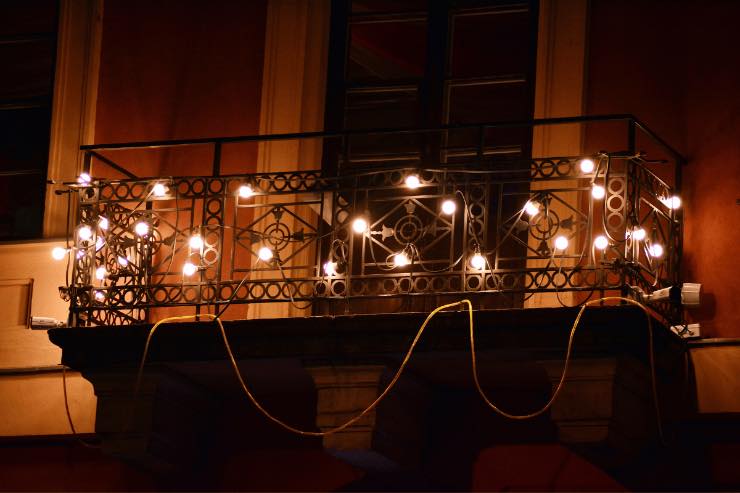 Quanto costa illuminare il balcone per Natale? La stima