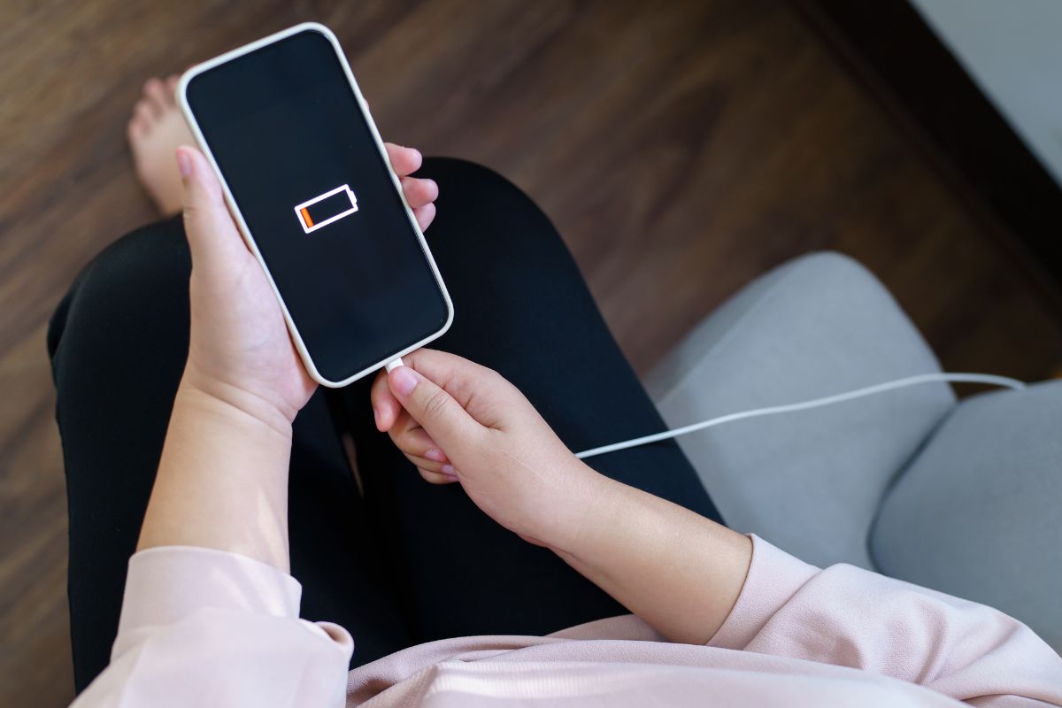 caricare batteria smartphone viaggio estero