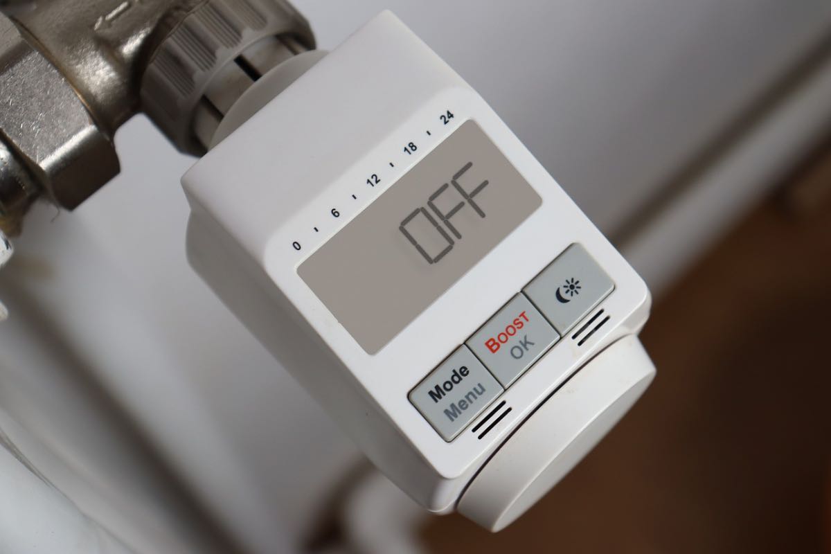 Puoi riscaldare casa senza utilizzare i termosifoni: ecco cosa devi fare per risparmiare moltissimo in bolletta