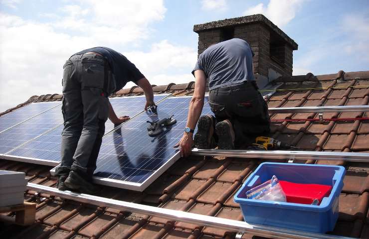 Cosa scegliere tra pannelli solari e fotovoltaici? Approfondiamo insieme le differenze